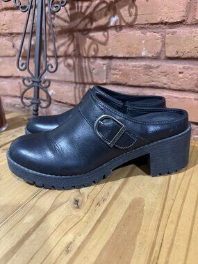 Eastland Nola Women's 10M Black Chunky Lug Platform Clogs Muell Nursing Shoes